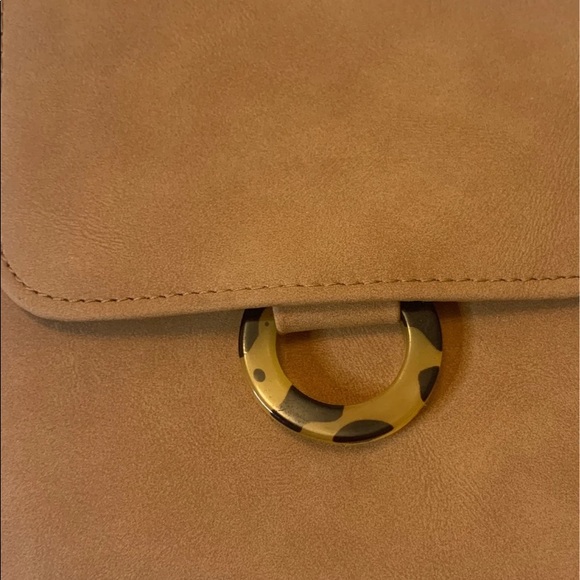 ✨5 x $25 ✨Camel Suede Crossbody Purse - Picture 3 of 4